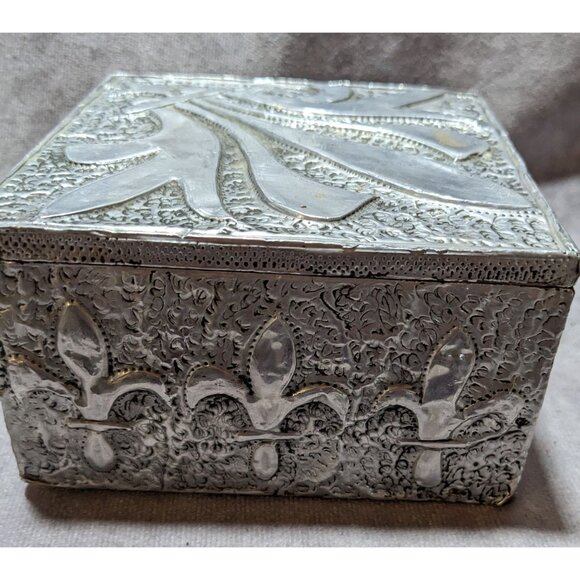 Silver Repousse Fleur De Lis Trinket Box - Picture 12 of 14